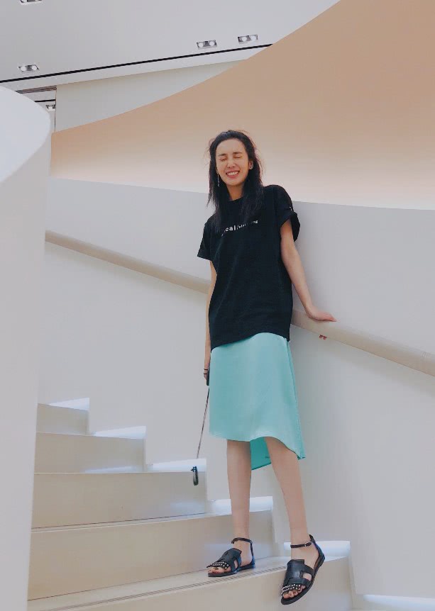 耐克鞋最新款穿搭,耐克彩虹颜色的鞋