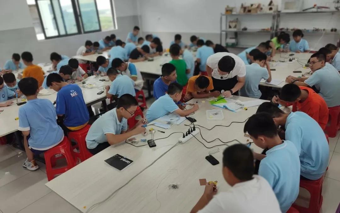 初中生的科技热情怎么点燃？位于大湾区的这所学校开设了这门课