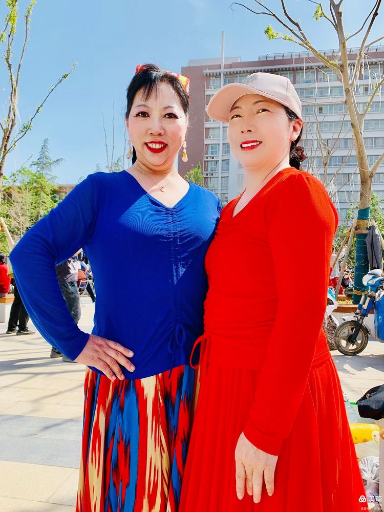 洛阳牡丹广场：*疆新**舞大联欢