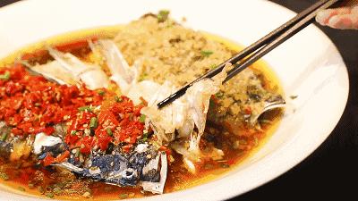 鱼头里面的白色的石头,鱼头有两块小石头