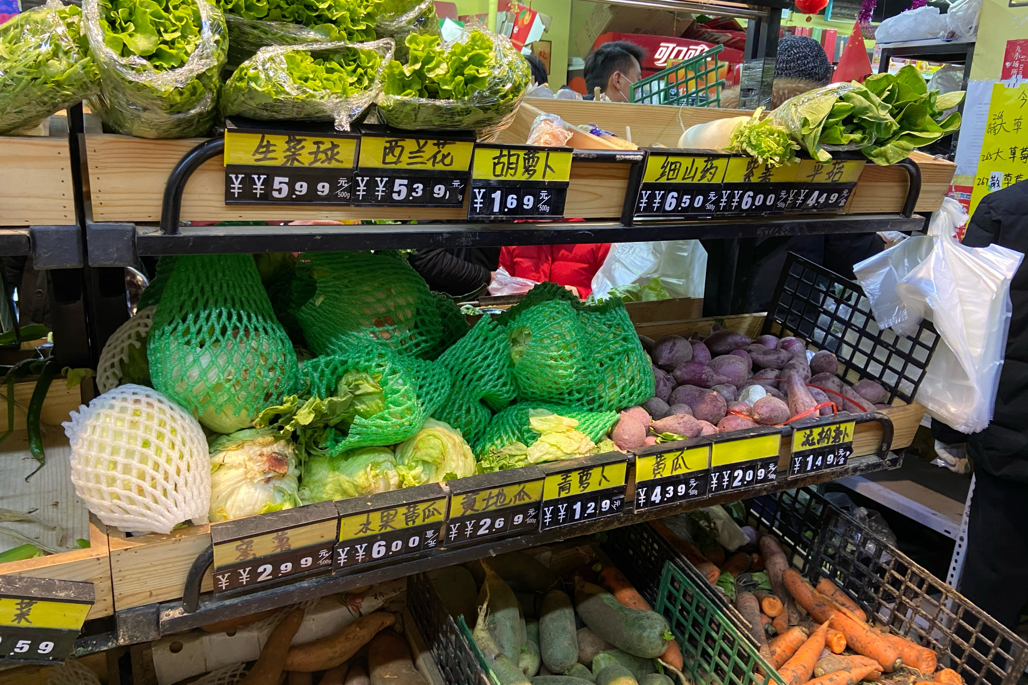 回家发现超市买到过期食品,元宵节去超市卖东西