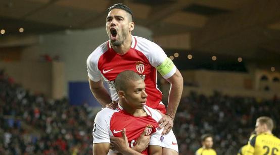 足坛近十年最佳球队巴萨,近十年来足坛最佳阵容包括内马尔