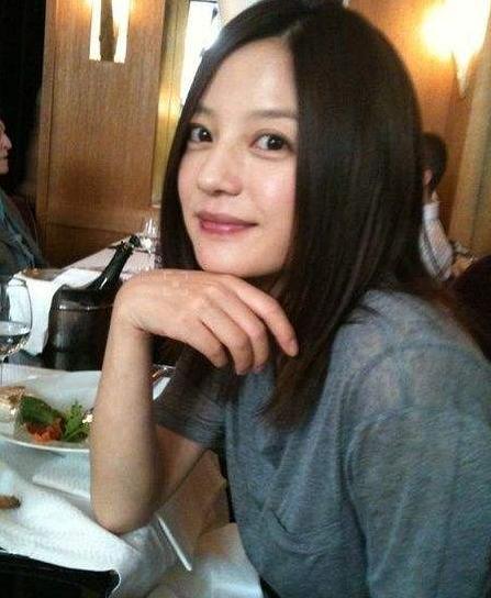 赵薇新综艺发型亮了，43岁依旧活力四射，网友看后：快回中餐厅