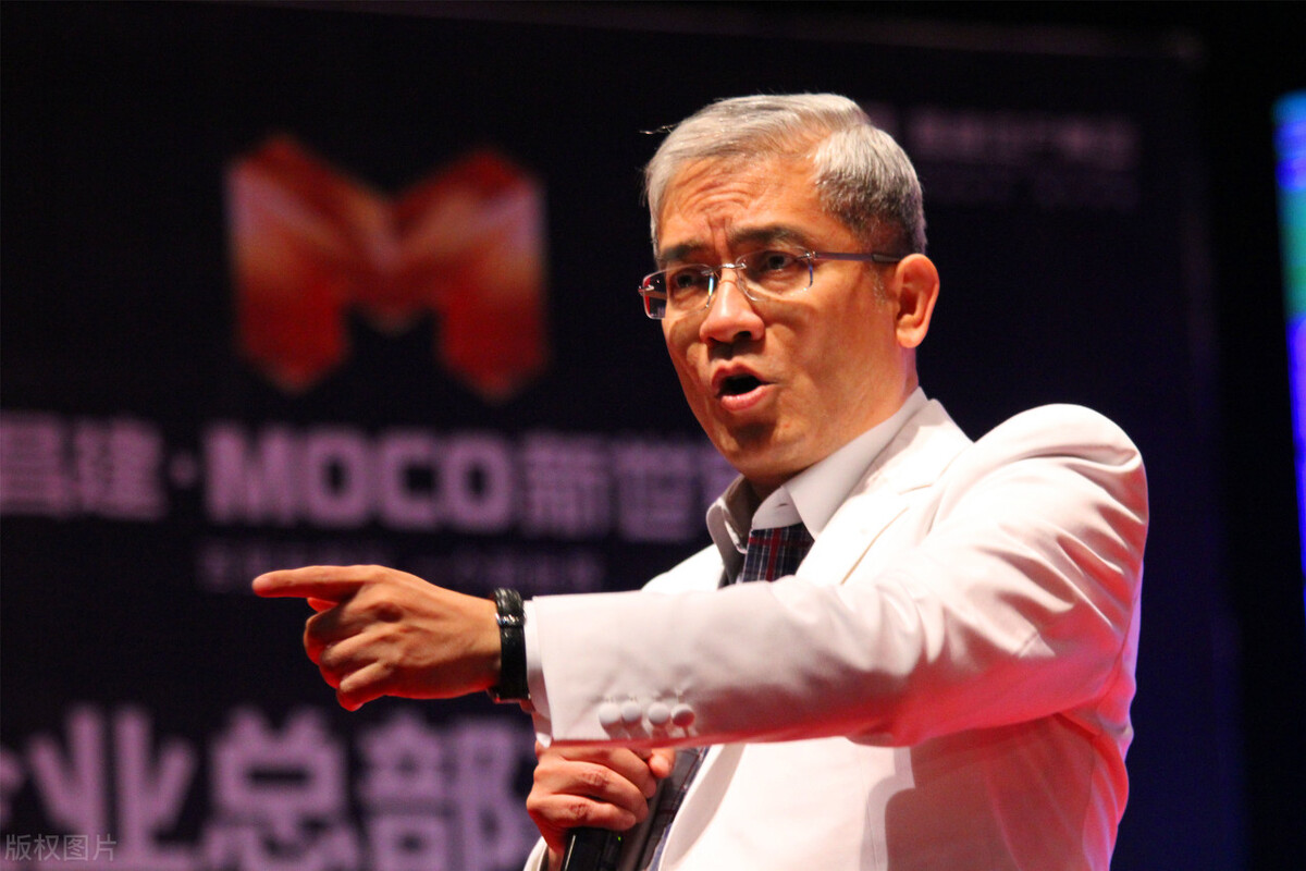 *咸平郎**教授：*养包**空姐3年，追回2套购房款，还差点送出900万债务