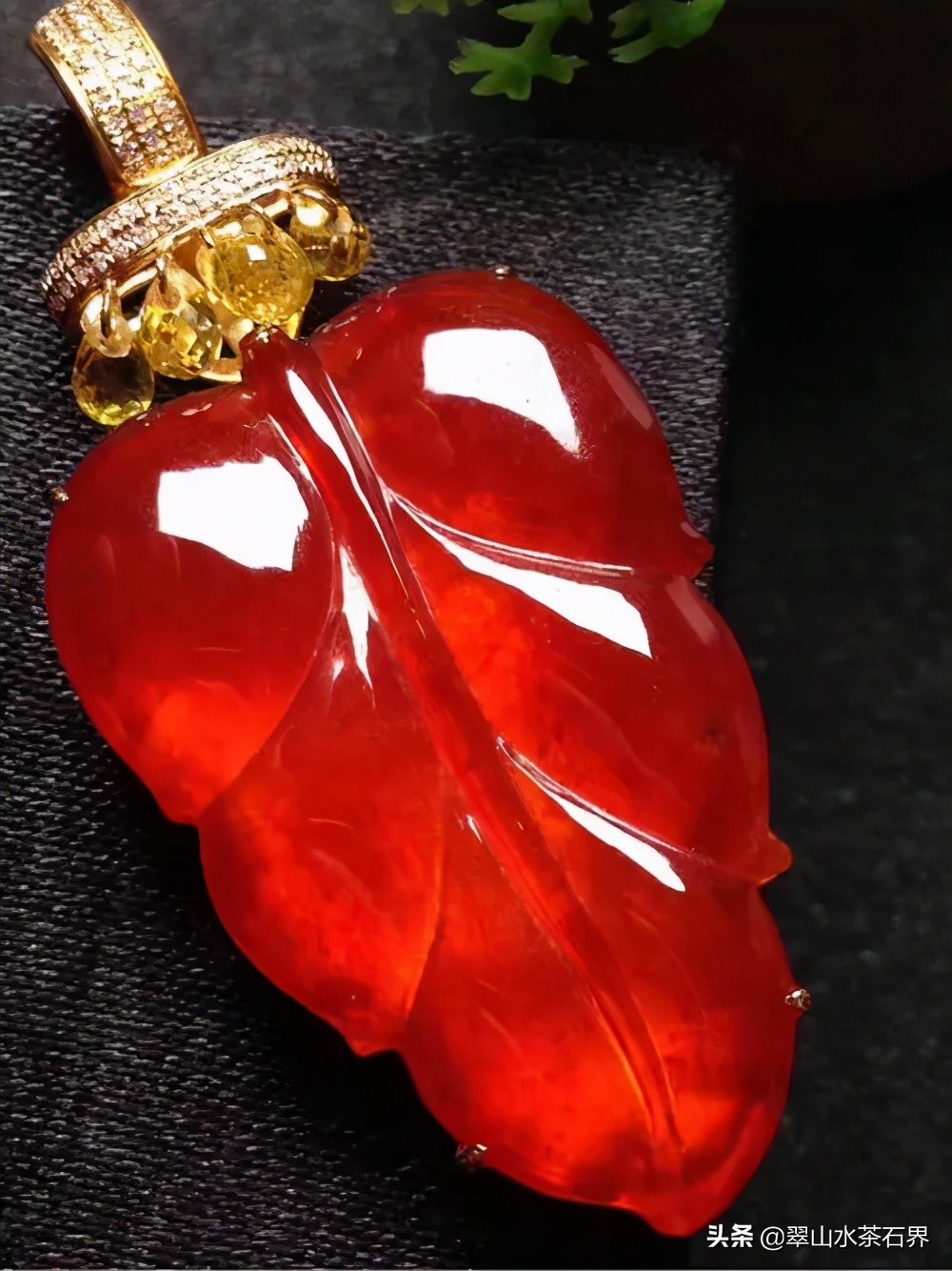 不同颜色翡翠含的元素,不同种类绿色的翡翠