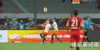 蒿俊闵禁区传球,蒿俊闵与埃尔克森手球