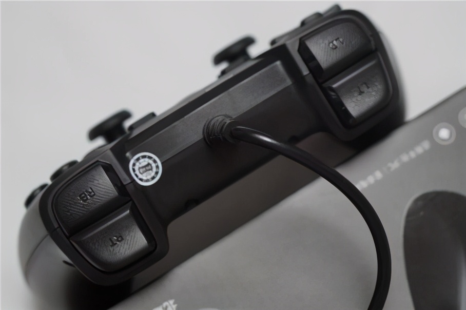 北通蝙蝠4游戏手柄可以连手机吗,北通蝙蝠4手柄无线还是有线