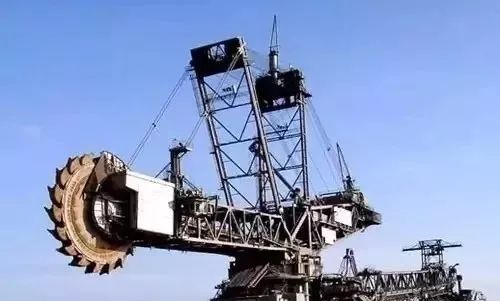 足以震惊世界的八个超级工程,世界十大巨无霸工程机械