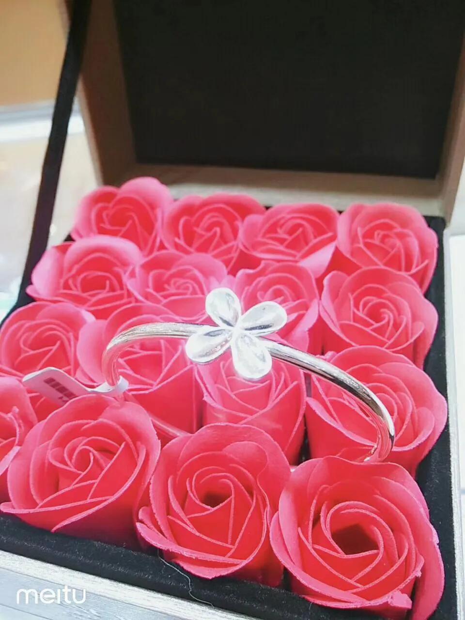 银手镯发黑是跟个人运气有关吗,银手镯变黑和身体健康有问题吗