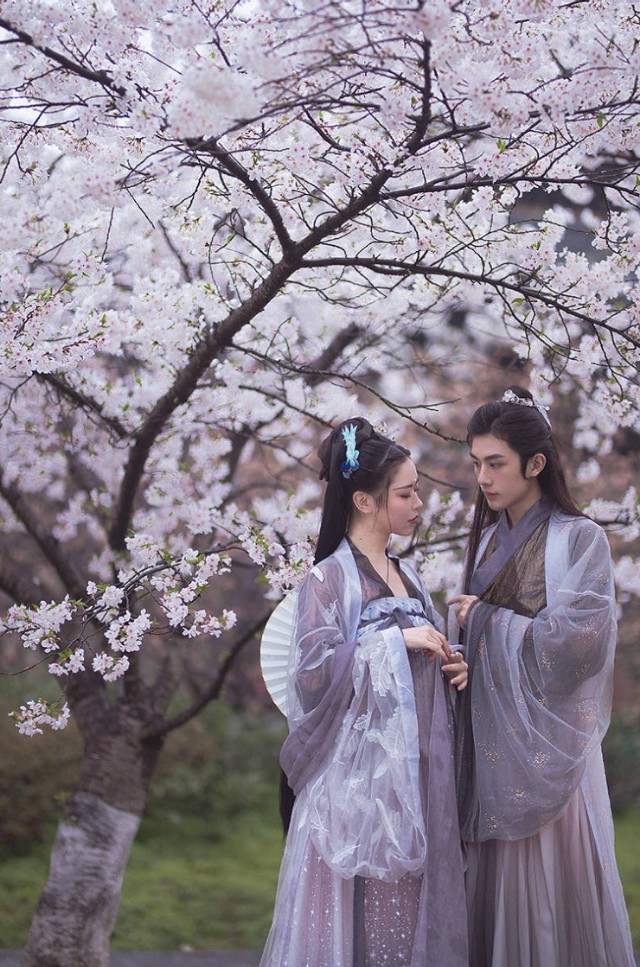 吟风·《词作》九首：冷月苍苍，幽思漫漫，闲步茫然难语