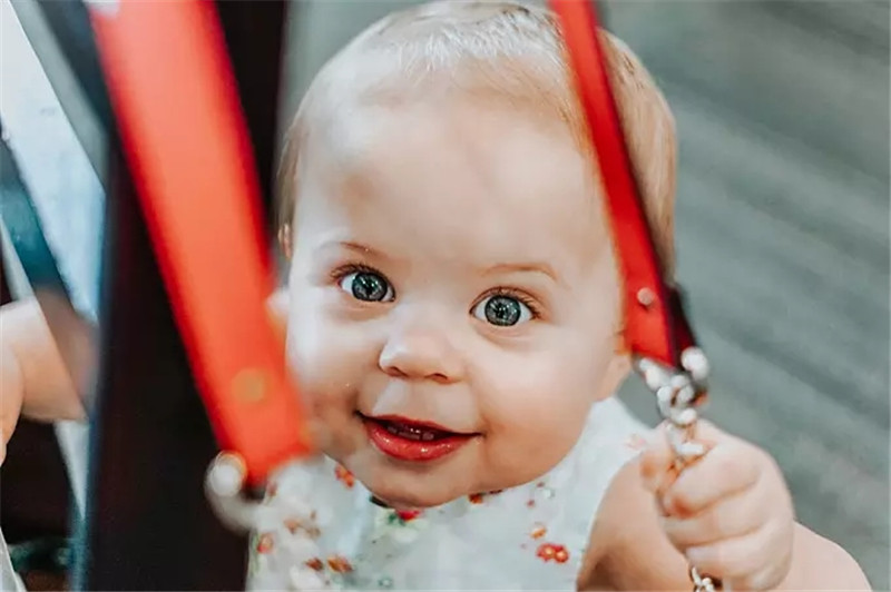 2个月宝宝屁多又臭？这可能是疾病的信号，妈妈们要重视了