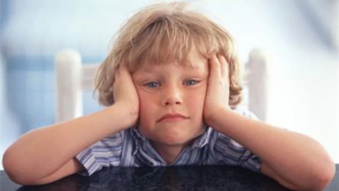 小孩喜欢唱反调怎么教,2岁孩子喜欢和父母唱反调怎么办