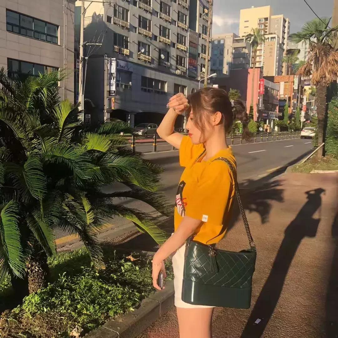 一年买三个奢侈品包包好吗,买过最后悔的大牌包包是什么