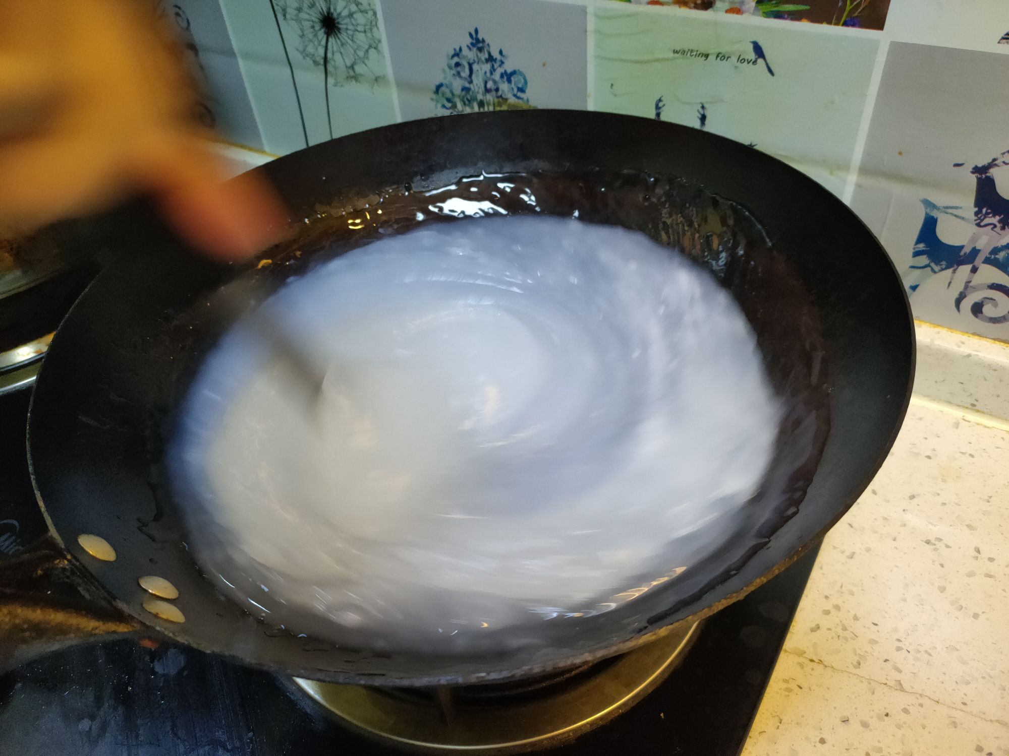 做凉粉水和淀粉比例应多少,用淀粉做凉粉的比例