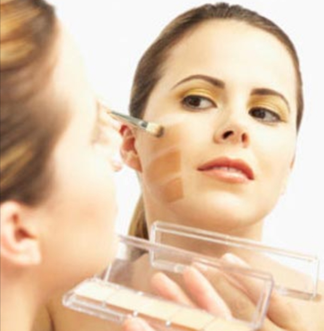 脸色发黄发暗不脱妆的粉底液,早上涂的粉底中午脸就暗沉了