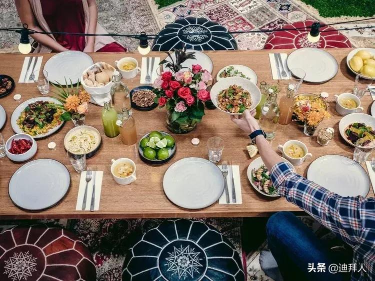 穆斯林斋戒月有什么习俗吗,斋月封斋必须要带纱巾吗