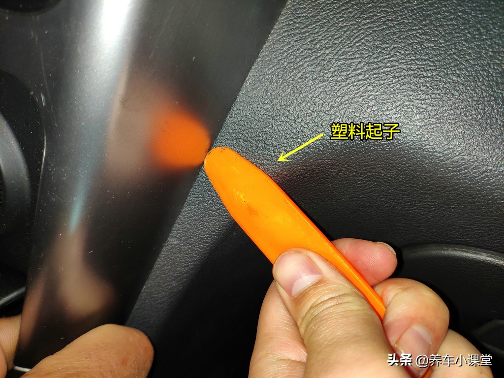 告别修车行业视频,自己更换点烟器电源