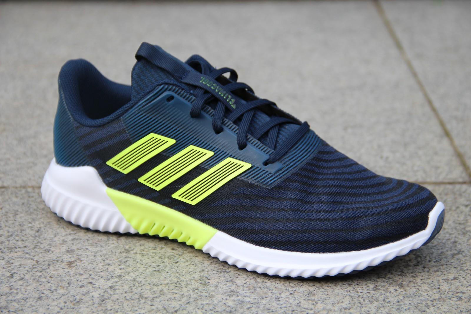 adidas清风跑鞋最新款,阿迪清风跑鞋讲解