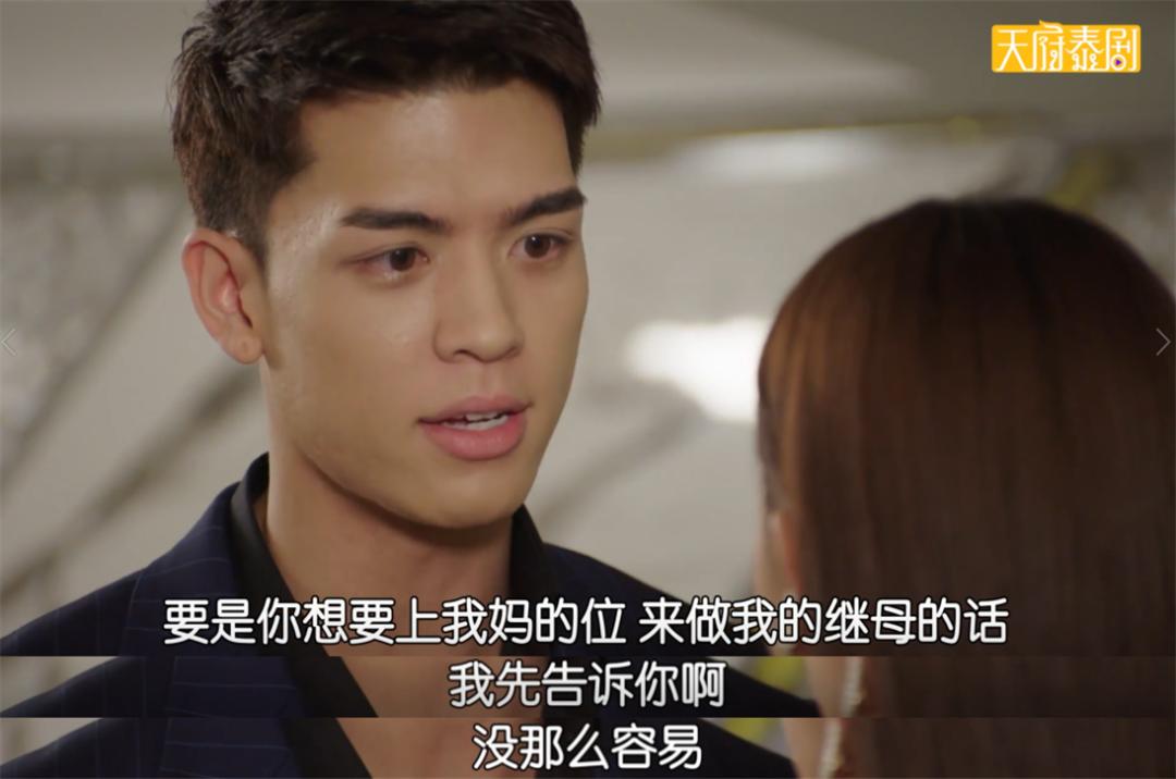 扒开衣服，这女人杀疯了