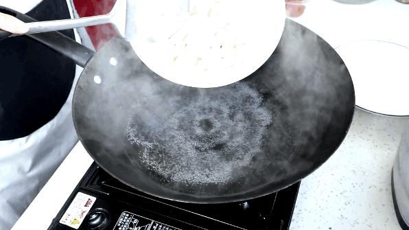 教你一道超好吃的炒年糕,如何做炒年糕又简单又好吃