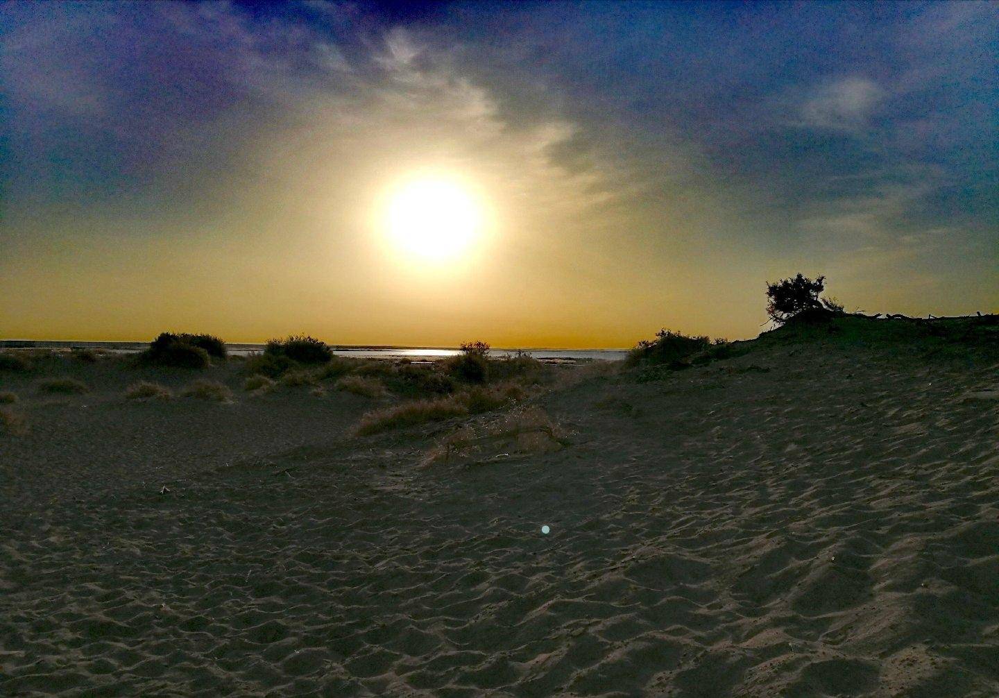 如果我们将地球贯穿会怎么样,如果太阳把地球给吞没了会怎么样