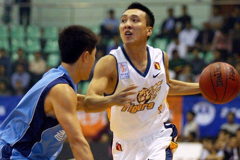 在广东宏远打了十年的外援,广东宏远以前5虎的比赛