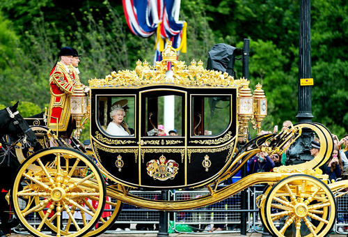 君主制是否过时,君主制度是落后吗