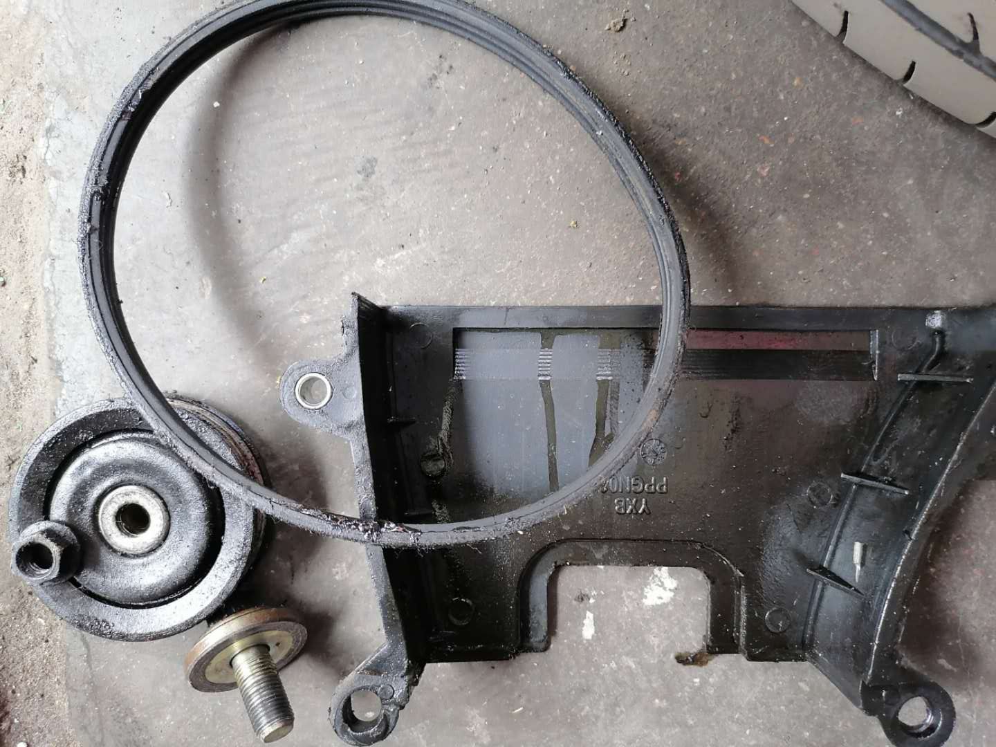 发动机漏油维修费用明细表,发动机漏油花了3000