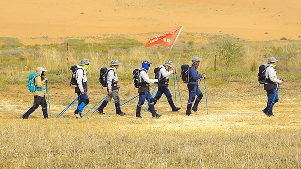 腾格里沙漠高端团建,腾格里沙漠徒步团建几天