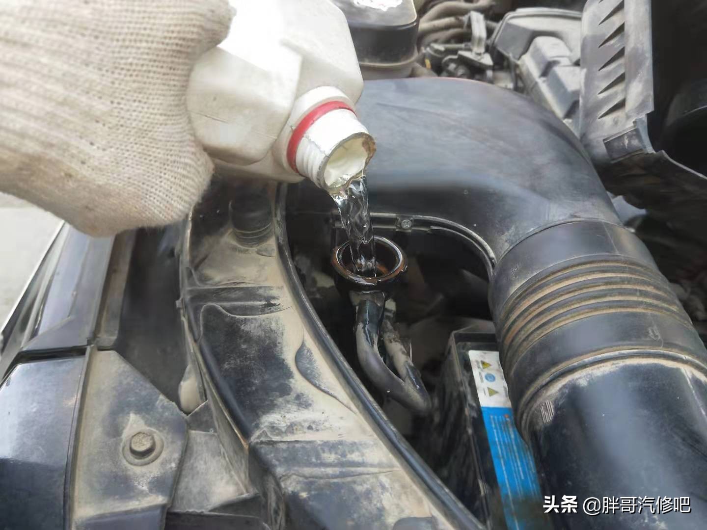 更换防冻液需要清理暖风水箱吗,清洗防冻液水箱的正确方法