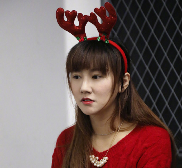 主播LOL小苍人气下滑严重，这两年究竟发生了什么？网友：她确实老了