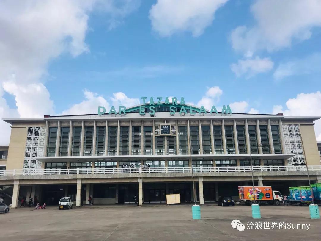 流浪非洲，乘坐中国援建火车去赞比亚，满满的亲切