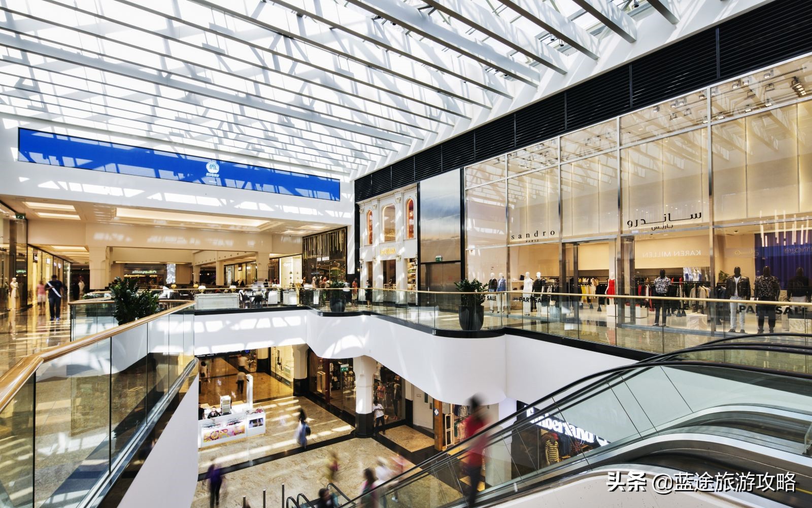 在迪拜奢华的购物中旅游和玩抖音,在迪拜购物是什么体验