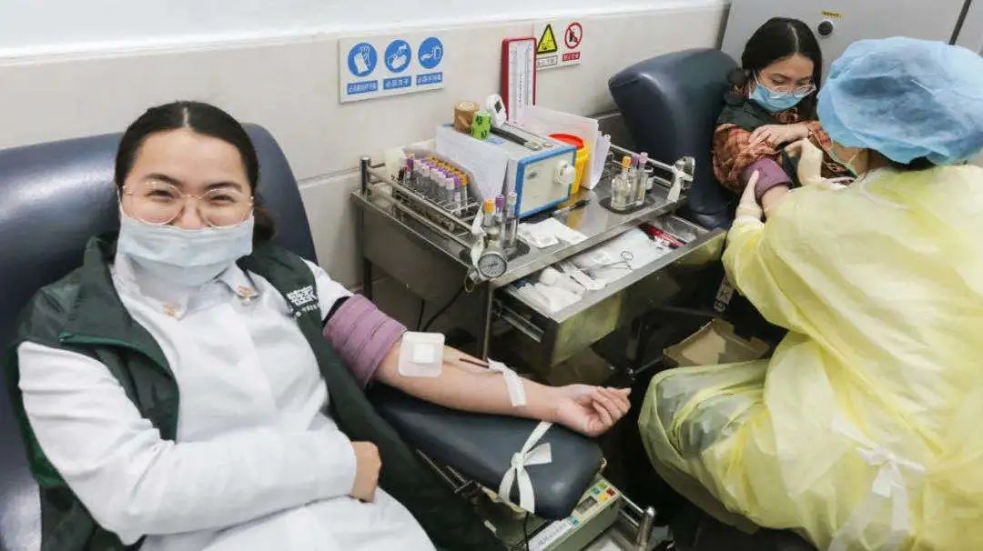 由*党**总支书记带头，他们为爱撸起袖子→