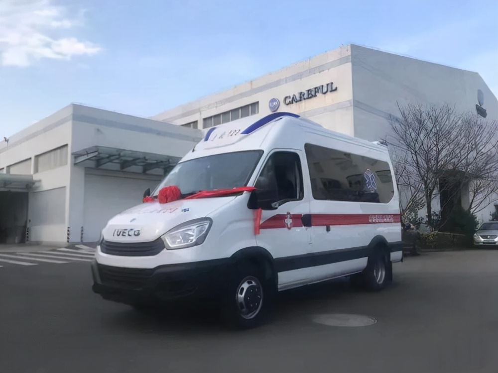 依维柯欧胜移动方舱急救车,依维柯欧胜救护车交付广州