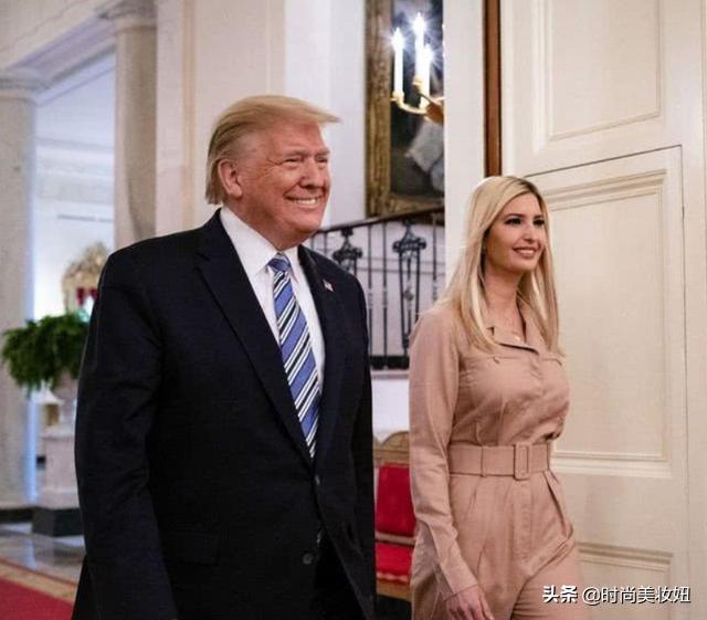 伊万卡穿收腰裙大秀蚂蚁腰 (伊万卡花式穿粉西装把人美到)