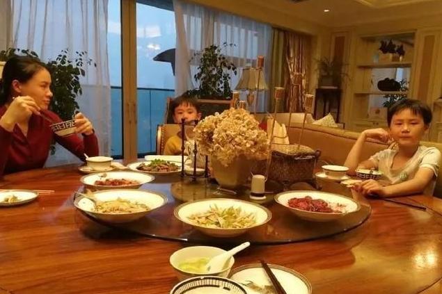 小乐晒与林生斌合照现状,小乐与林生斌的聊天记录