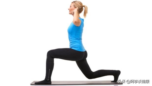 下蹲时膝盖要不要超出脚面,下蹲膝盖不能超过脚尖