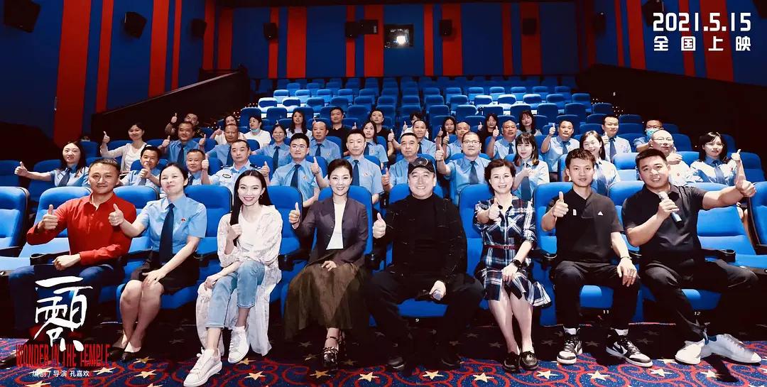 吴京零片酬助演汶川地震改编电影,吴京救灾真实照片