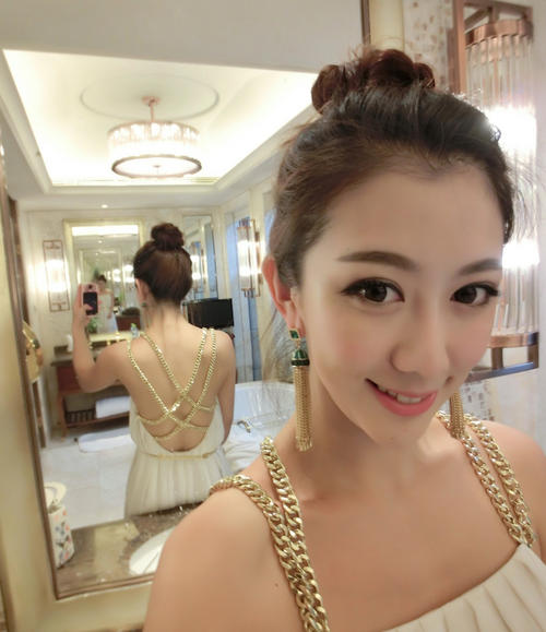 c罗的老婆vs梅西的老婆哪个更漂亮,c罗和梅西谁的老婆更低调