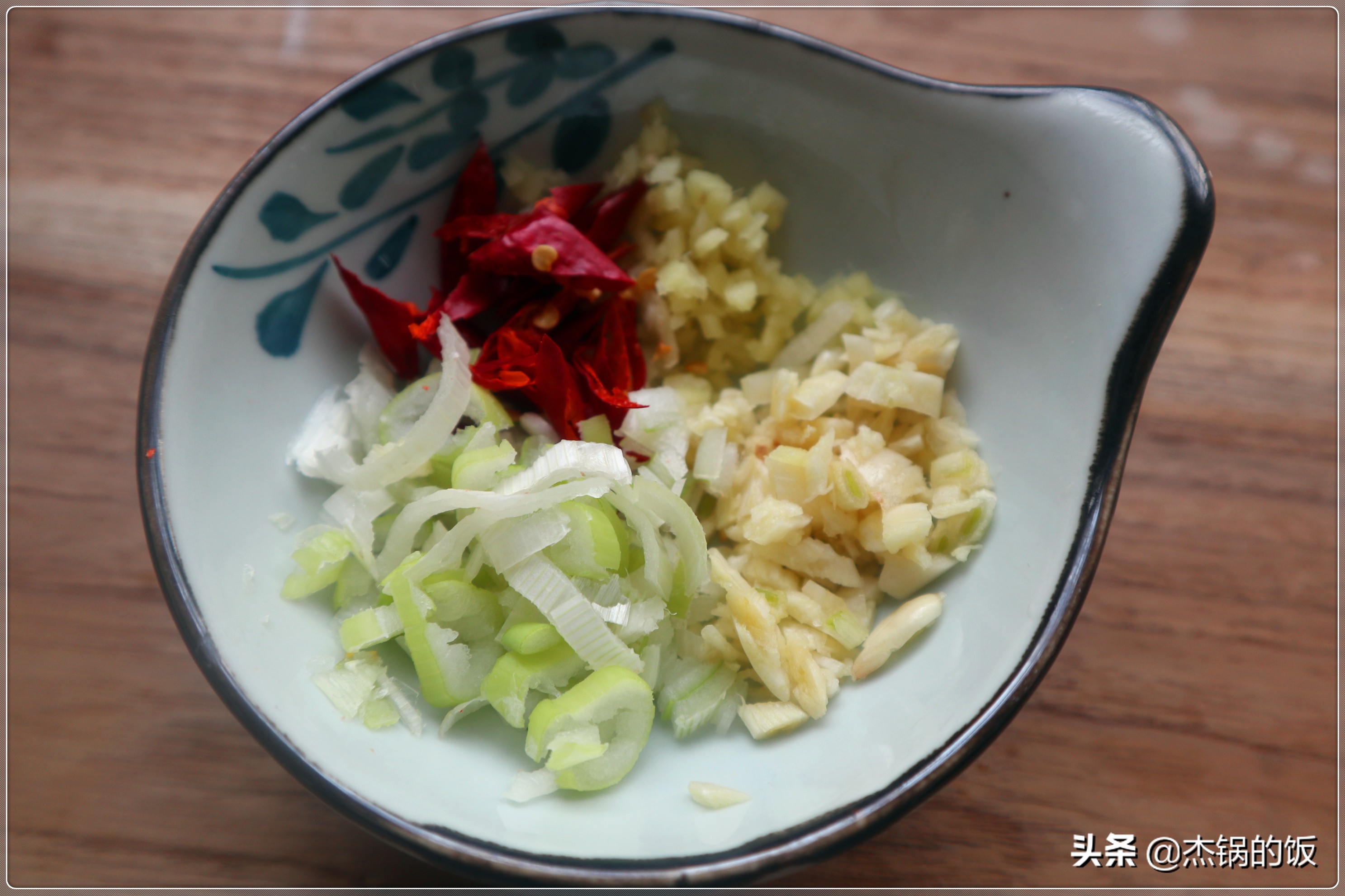 重庆韭菜炒河虾的正确做法,韭菜炒河虾这个组合你一定没见过