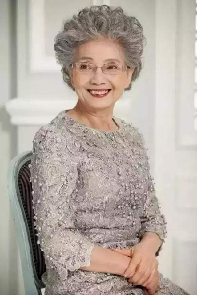 80岁的时尚潮流老奶奶 (88岁时尚老奶奶)