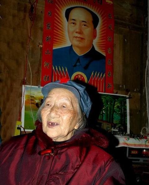 46岁女红军和丈夫相认,女红军与丈夫走失40年后重逢