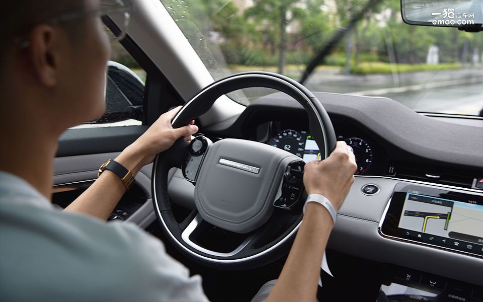 2015款路虎揽胜极光试驾,从来不靠脸吃饭