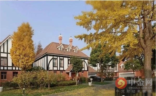 戴口罩扫码排队,戴口罩有序排队