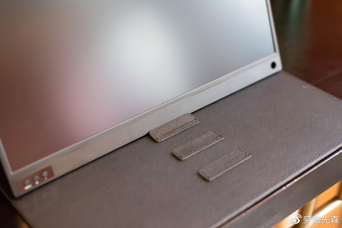 一款可以带出门的“显示器”——天宝T15便携显示器