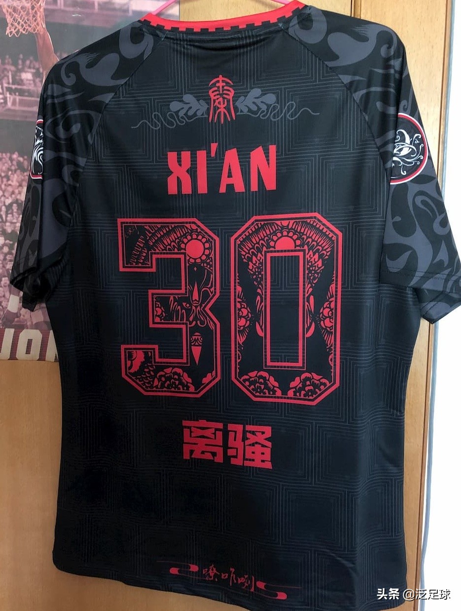 蜂锐球衣开箱,蜂锐粉色球衣