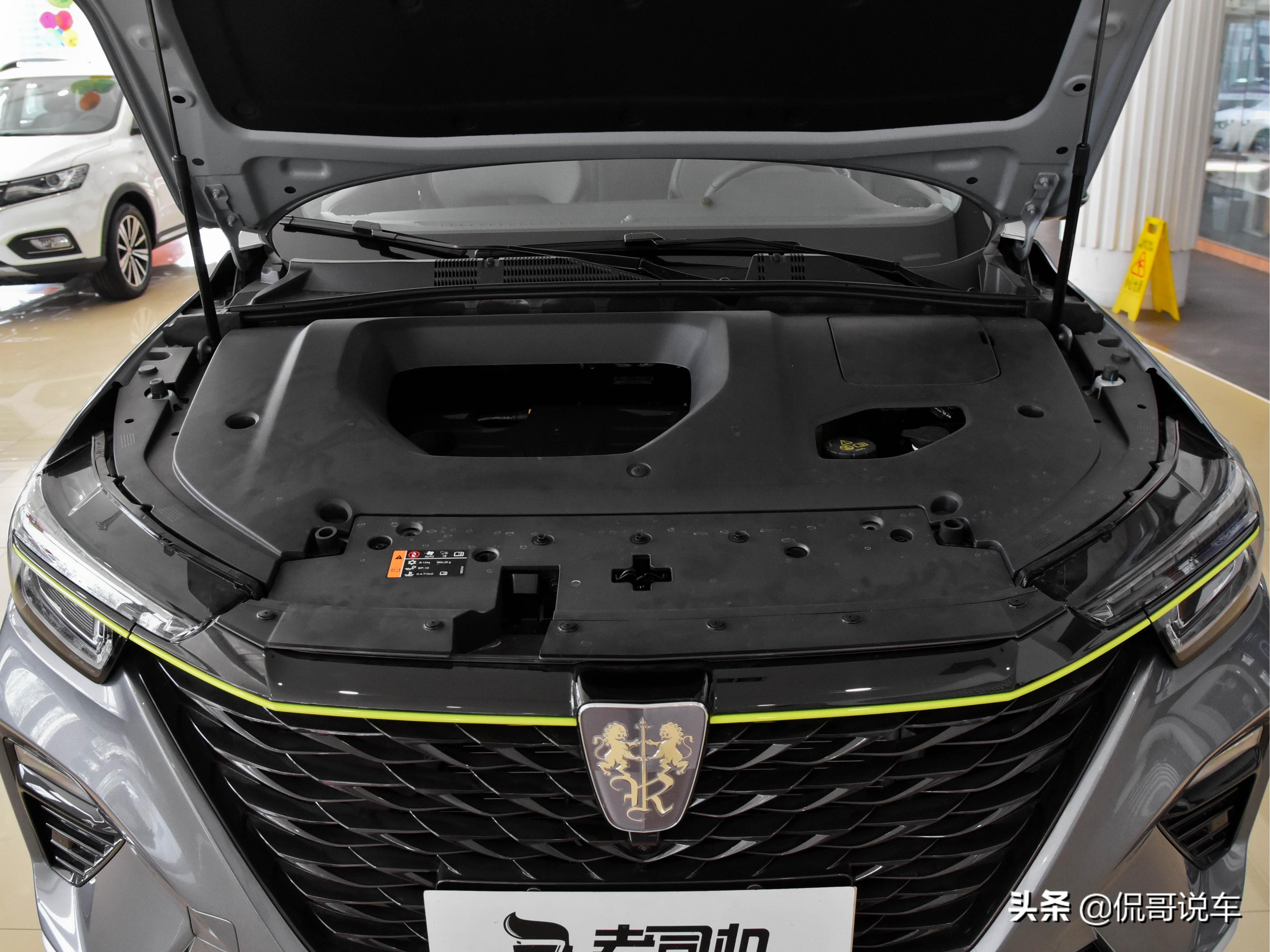 油耗6.8L，大屏配置多，大空间主流紧凑型SUV，带你看荣威RX5