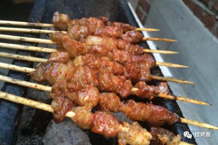 烧烤羊肉串用的自制烧烤腌制料,新疆羊肉串挂糊腌料需不需要姜黄