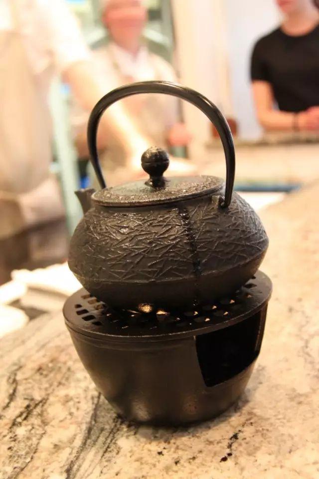 深夜除了晒烤串，还能晒太阳